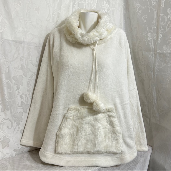 La Vie En Rose All White Teddy Oversized Sweater - Picture 12 of 12